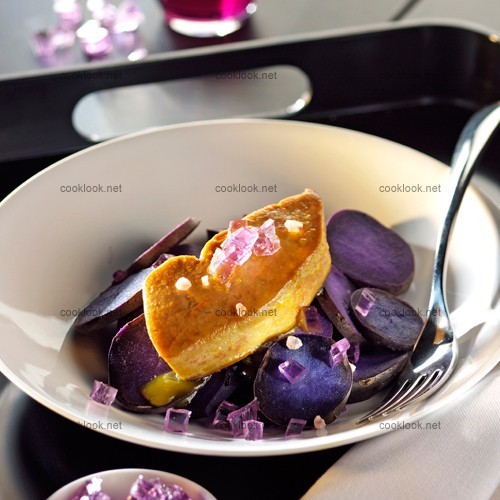 Foie gras, vitelotte et gelée à la violette