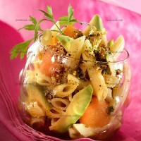 photo recette Salade de penne, avocat et melon aux fruits secs grillés