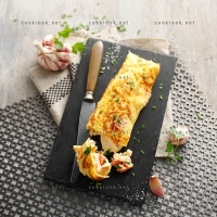 photo recette Omelette roulée au poulet et aux tomates