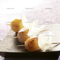 photo recette Mini brochettes de poires rôties aux copeaux de parmesan